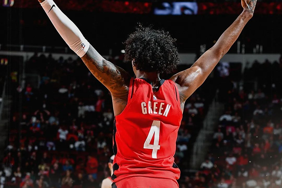 NG体育-包含FPX观众热烈欢呼！，JackeyLove迎来三赛季出色发挥比赛高潮迭起的词条