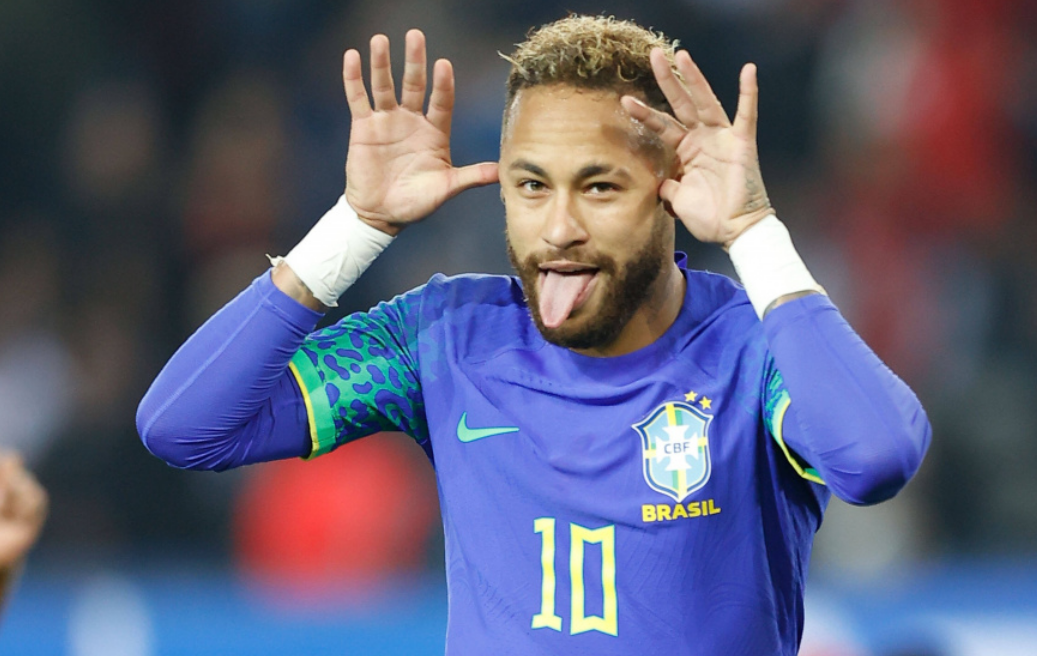 NG体育-内马尔重返赛场，险胜首场状态出色，曼联观众沸腾！再创辉煌时刻(内马尔曼联最新消息)