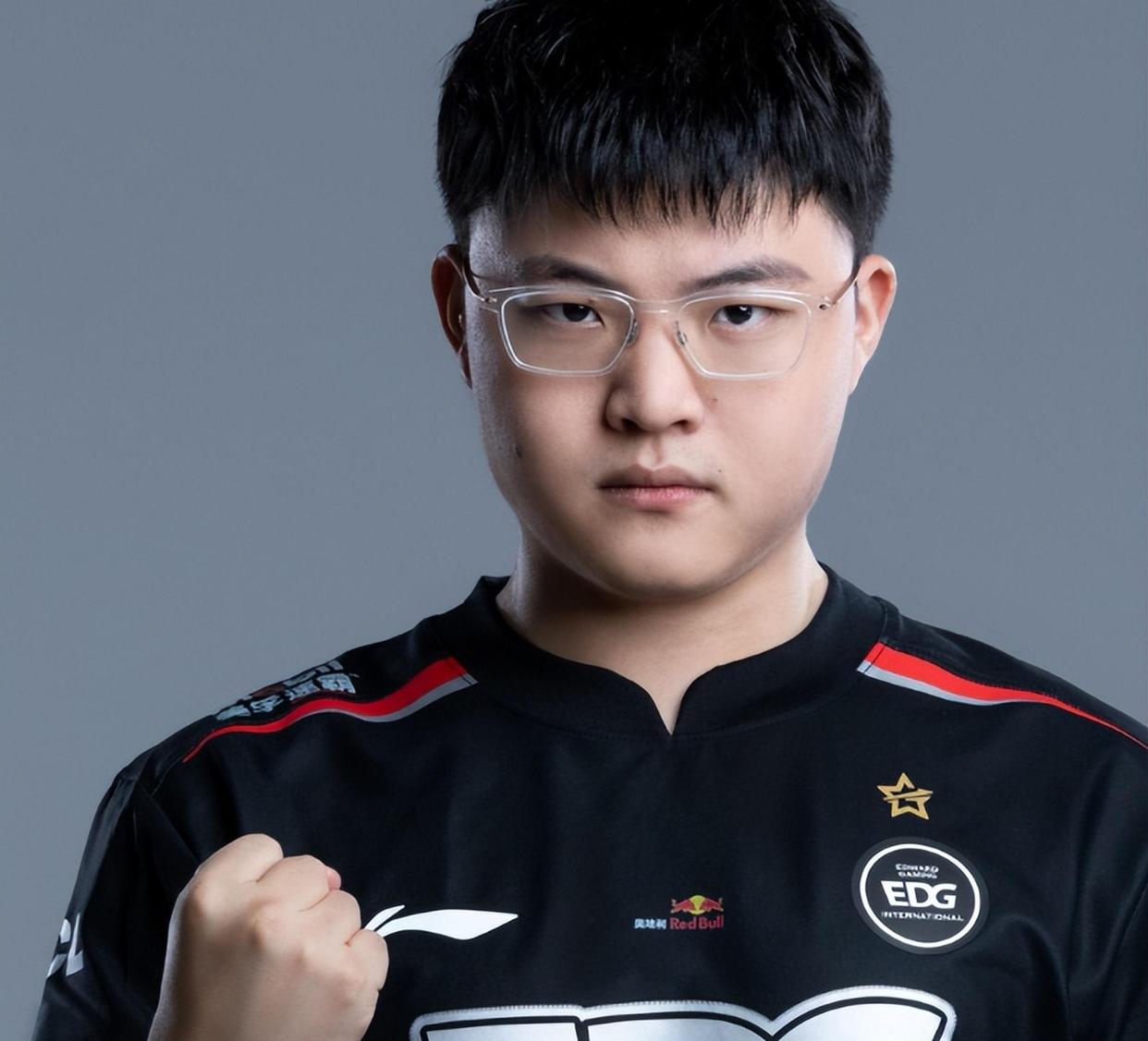 NG体育-Uzi回归赛场，精彩发挥首场状态亮眼，法国队观众沸腾！的简单介绍