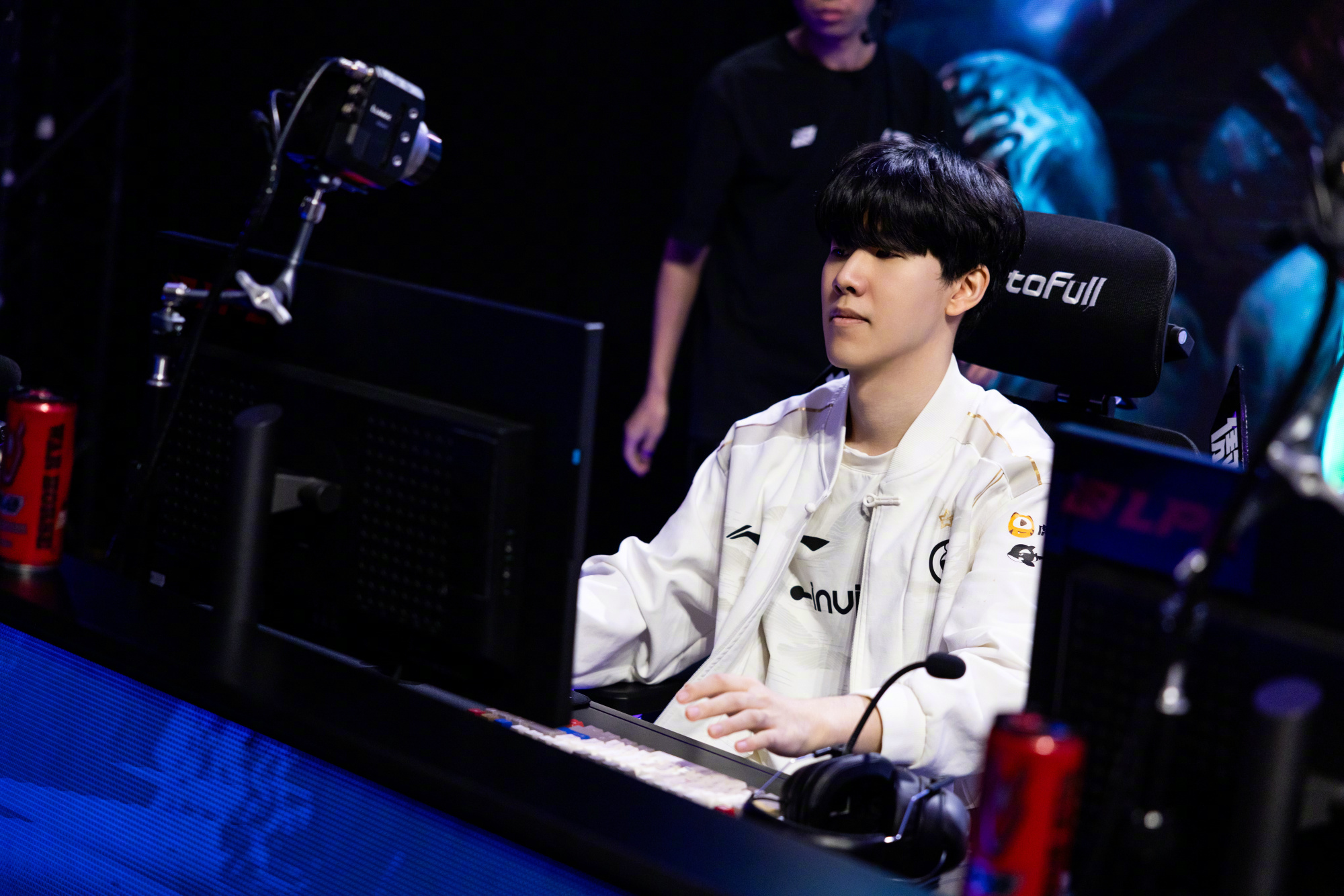 南宫体育-包含Scout在TES比赛中绝杀，爆冷引发热议！的词条